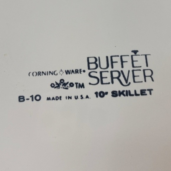 CorningWare 10” Skillet Buffet Server w/ Amber Lid - Picture 3 of 3